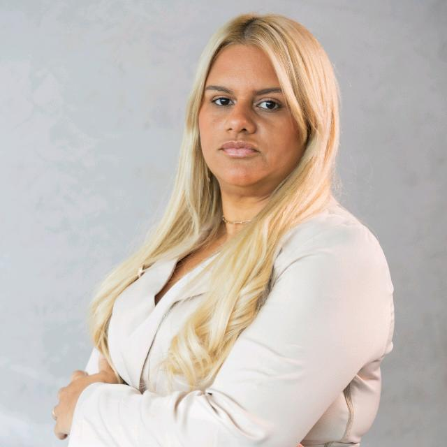 Renata Oliveira, corretora de imóveis